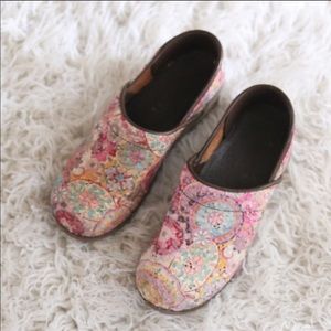 Super cute Sanita clogs 💕